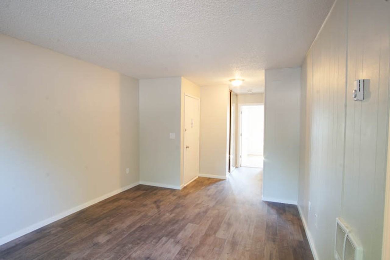 1513 Se Stark St - Photo 7 of 10