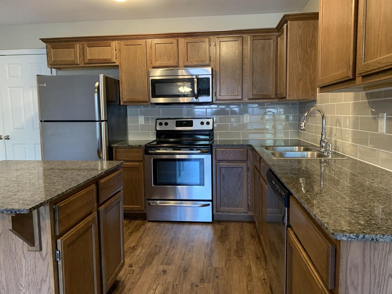 3001 Sw Amberwood Ave #1 - Photo 4 of 15