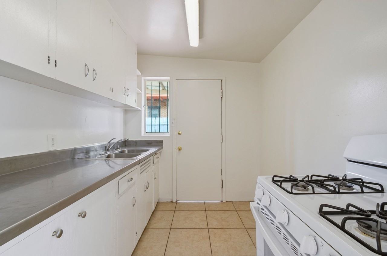 2226 E Spring St - Photo 7 of 19