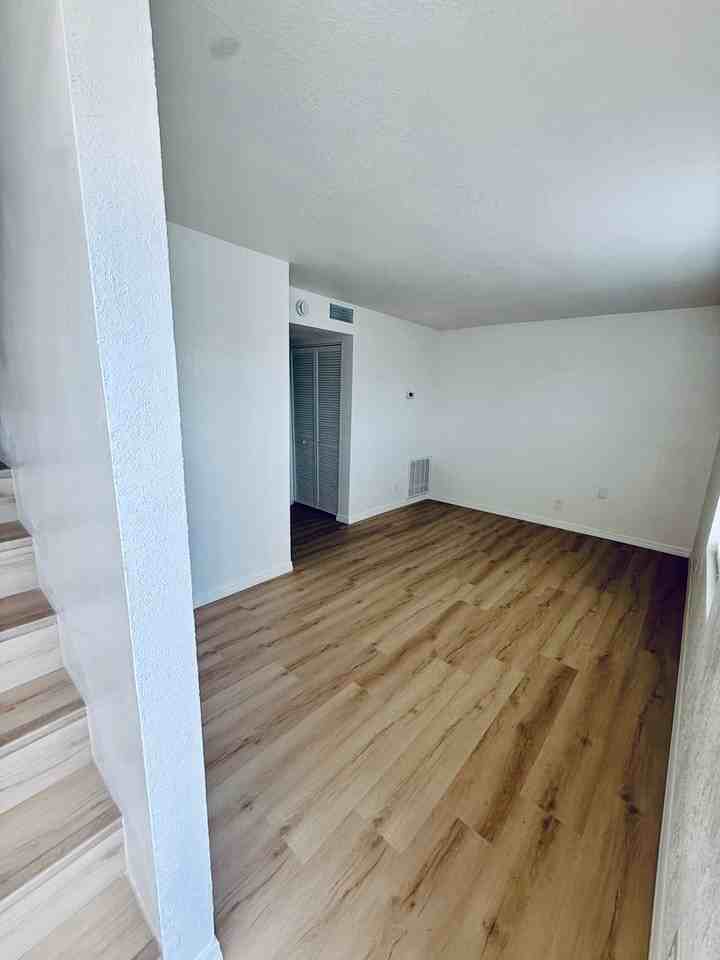 2278 W New Haven Ave - Photo 5 of 21