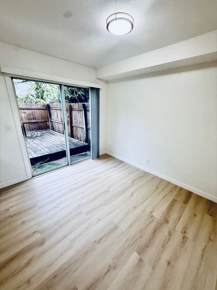 2278 W New Haven Ave - Photo 6 of 21