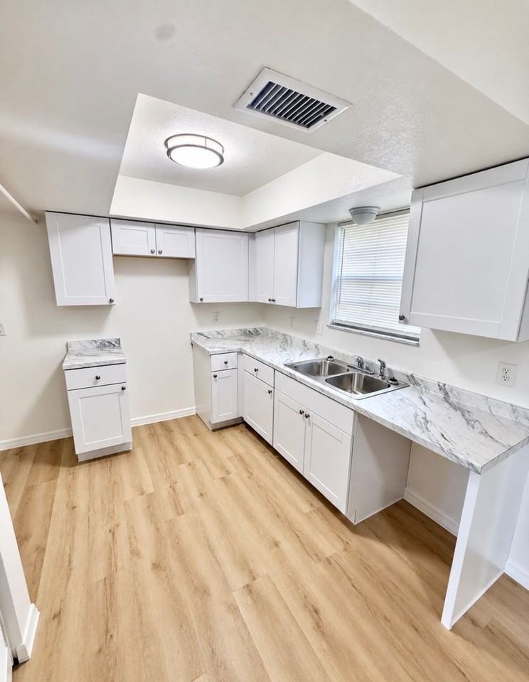 2278 W New Haven Ave - Photo 7 of 21