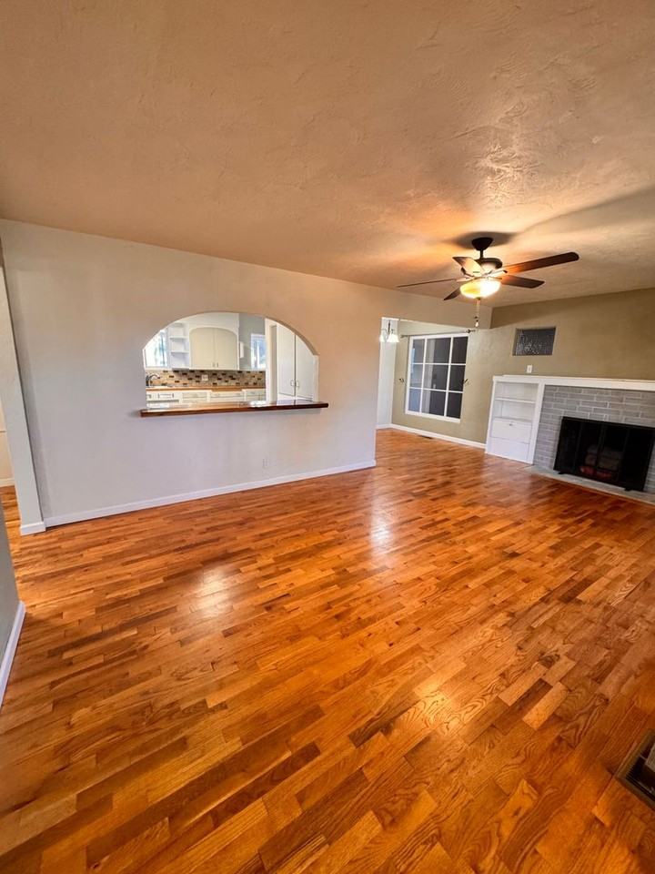1642 Nw Almond Ave - Photo 3 of 21