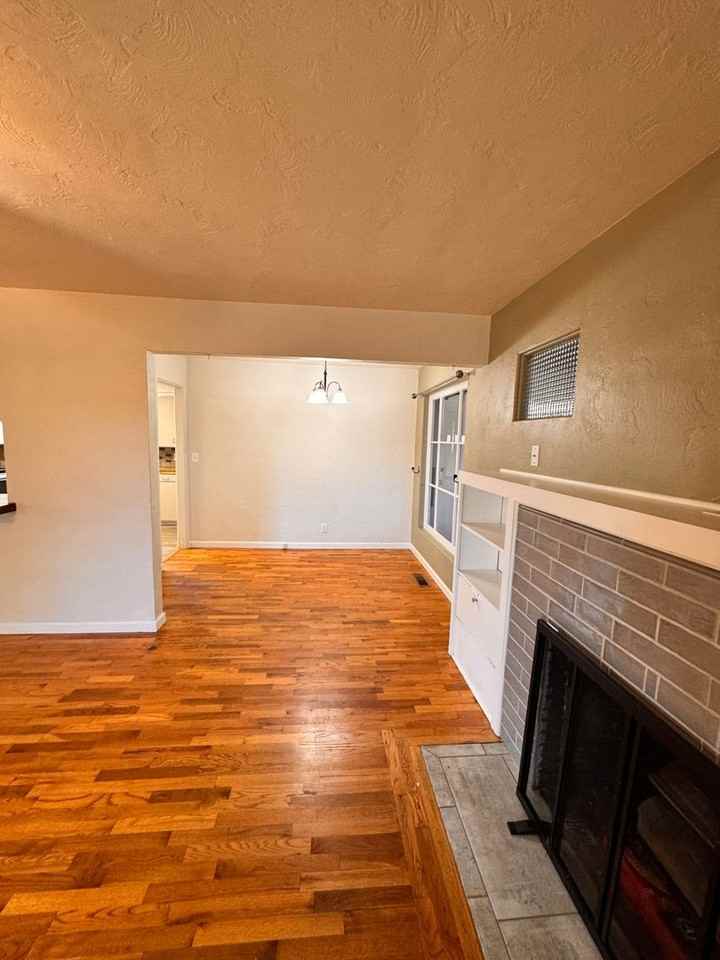 1642 Nw Almond Ave - Photo 4 of 21