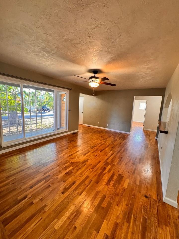 1642 Nw Almond Ave - Photo 5 of 21