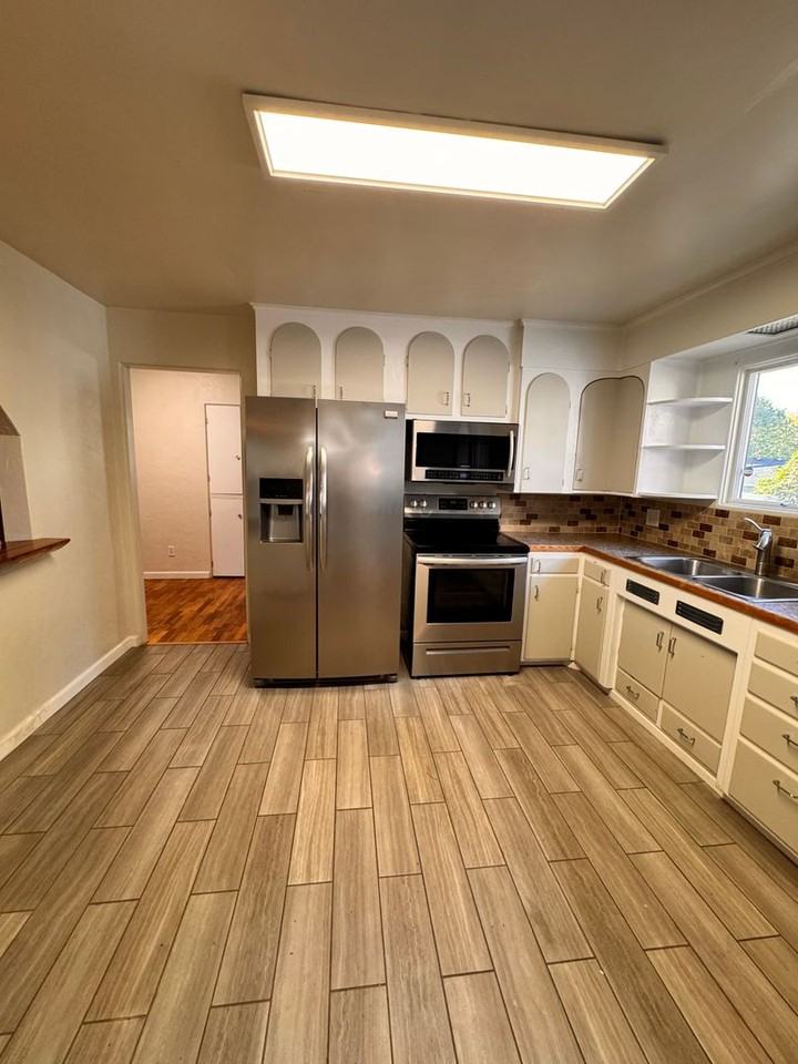 1642 Nw Almond Ave - Photo 6 of 21