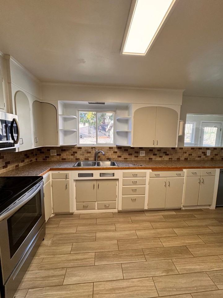 1642 Nw Almond Ave - Photo 7 of 21
