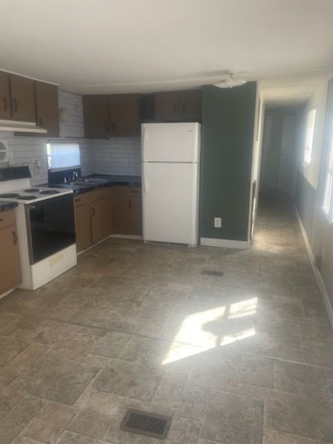 104 Amanda Dr - Photo 3 of 15