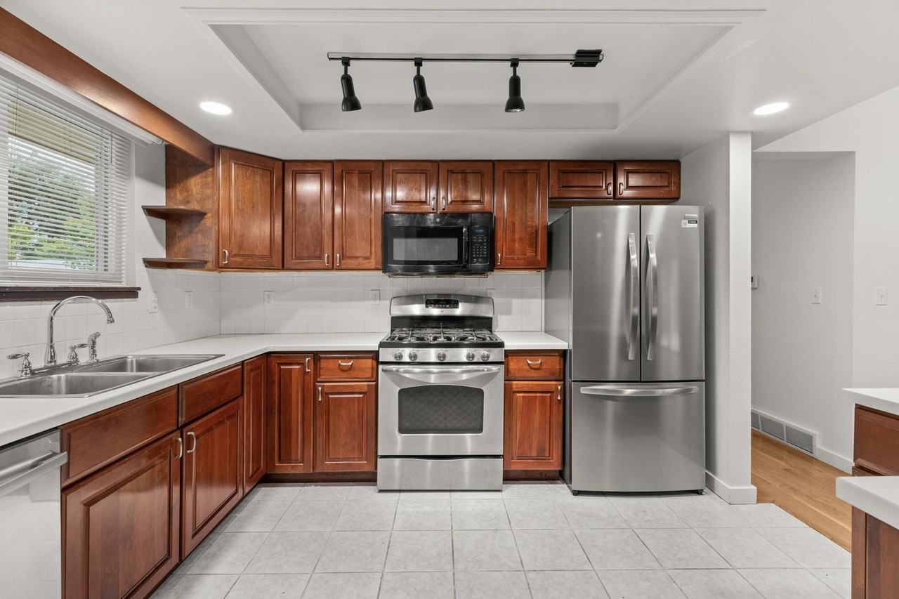 1840 Del Rosa Ct - Photo 7 of 25