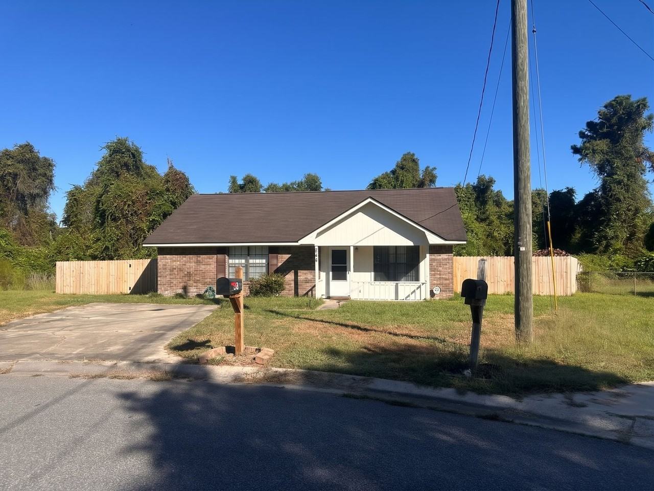 668 Windhaven Dr - Photo 2 of 2