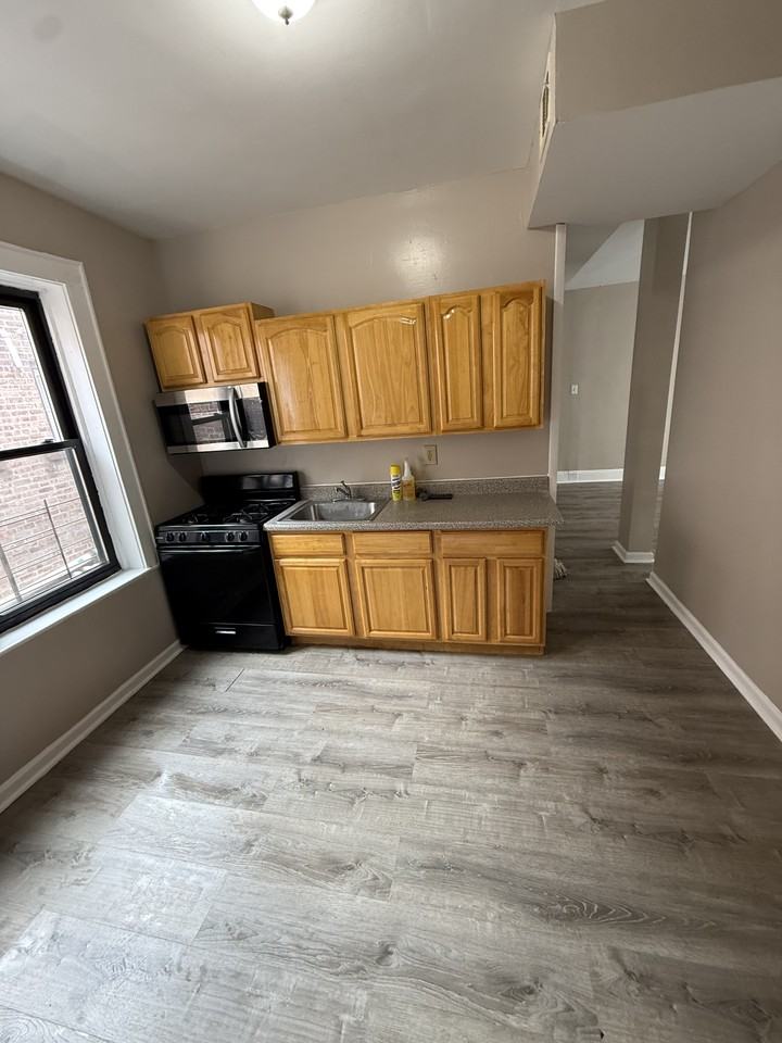 441 Mount Prospect AvenueApt 7 #7 - Photo 4 of 9