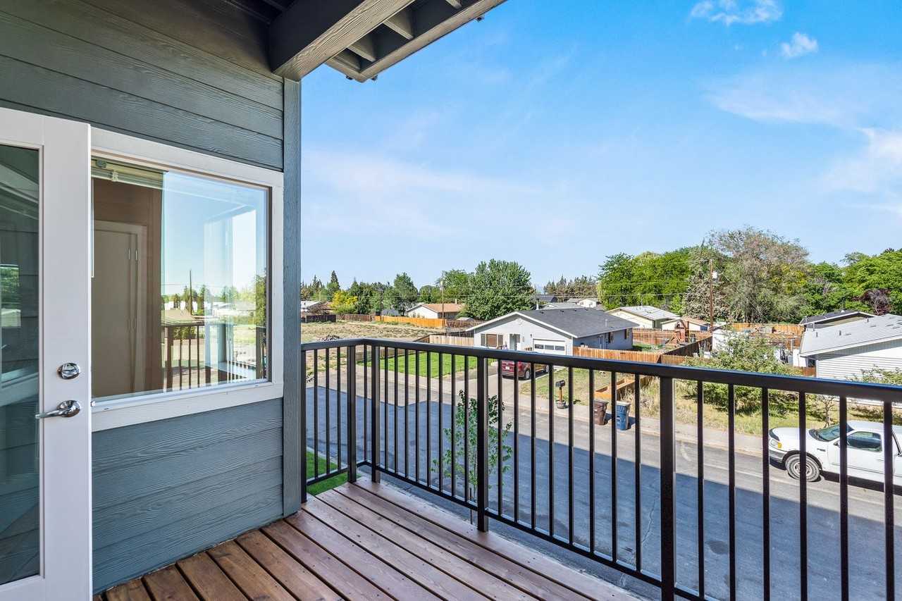 630 Nw Kingwood Ave - Photo 4 of 13