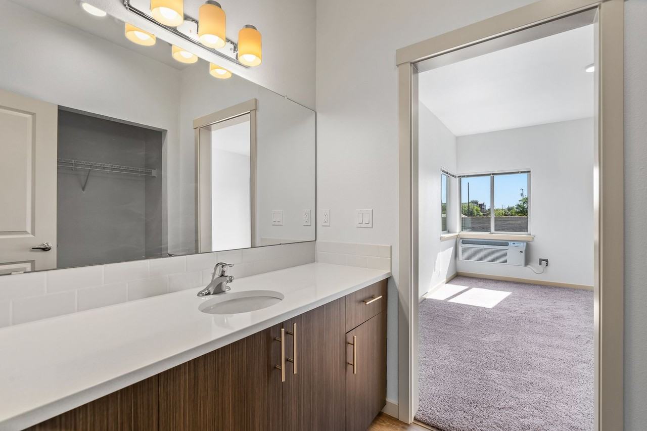 630 Nw Kingwood Ave - Photo 5 of 13