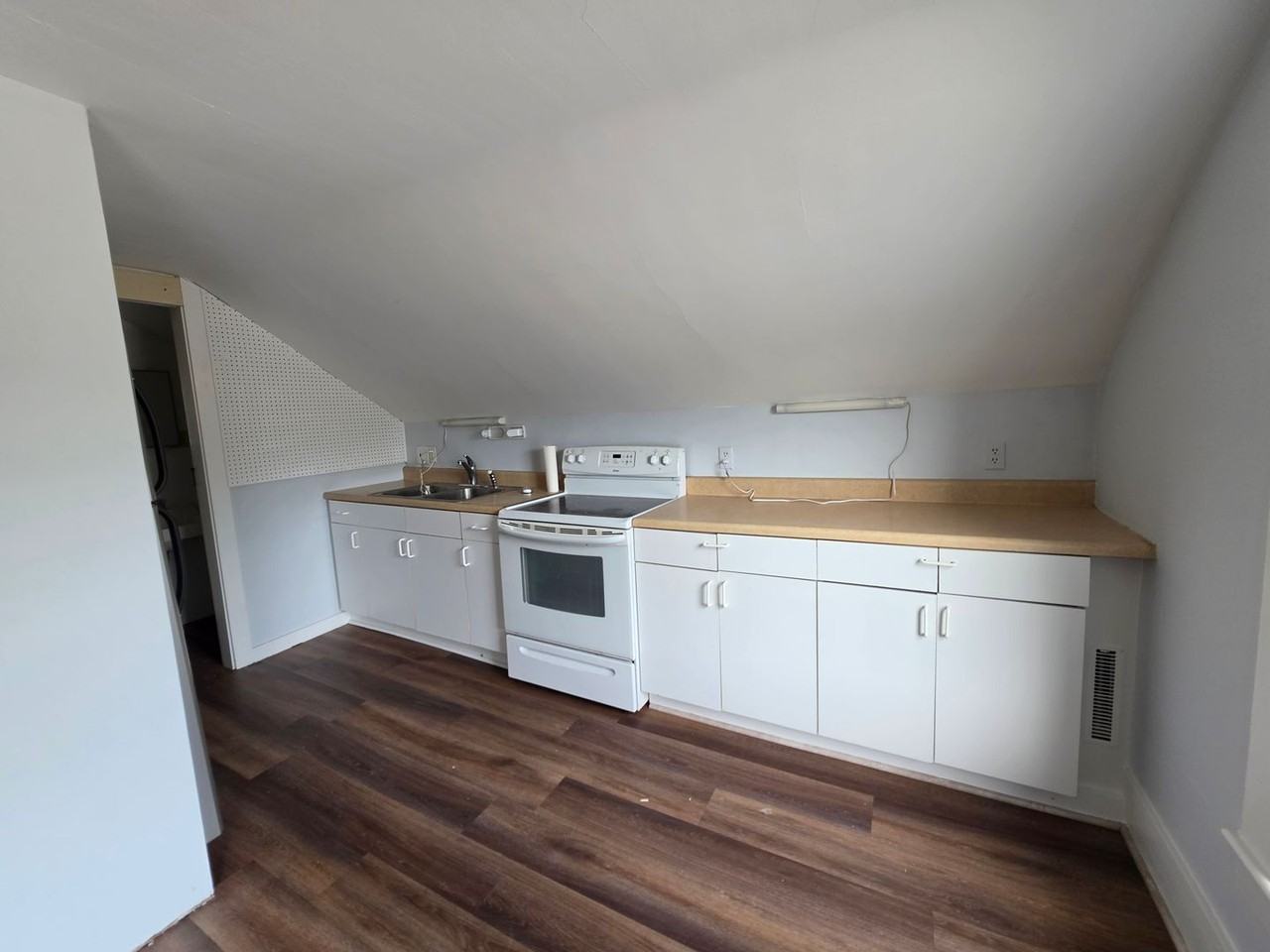 11 N Mast St - Photo 3 of 8