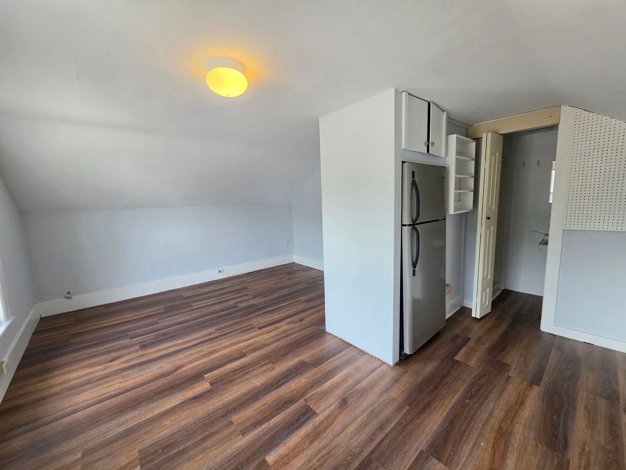 11 N Mast St - Photo 4 of 8