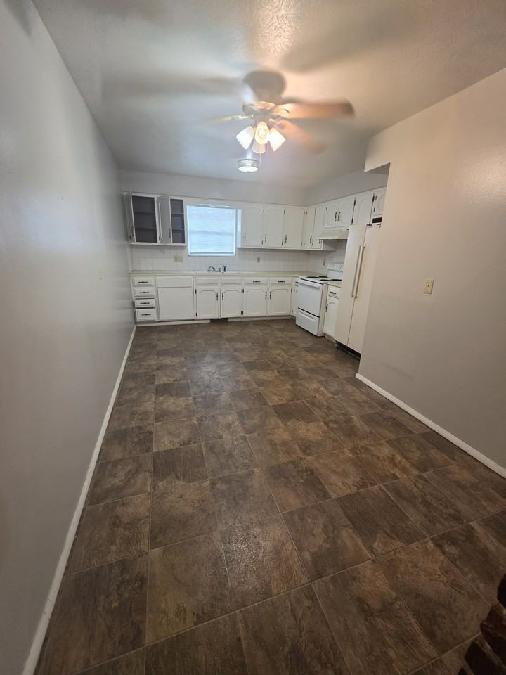 2044 S Barcliff Ave Apt 3 #3 - Photo 3 of 9