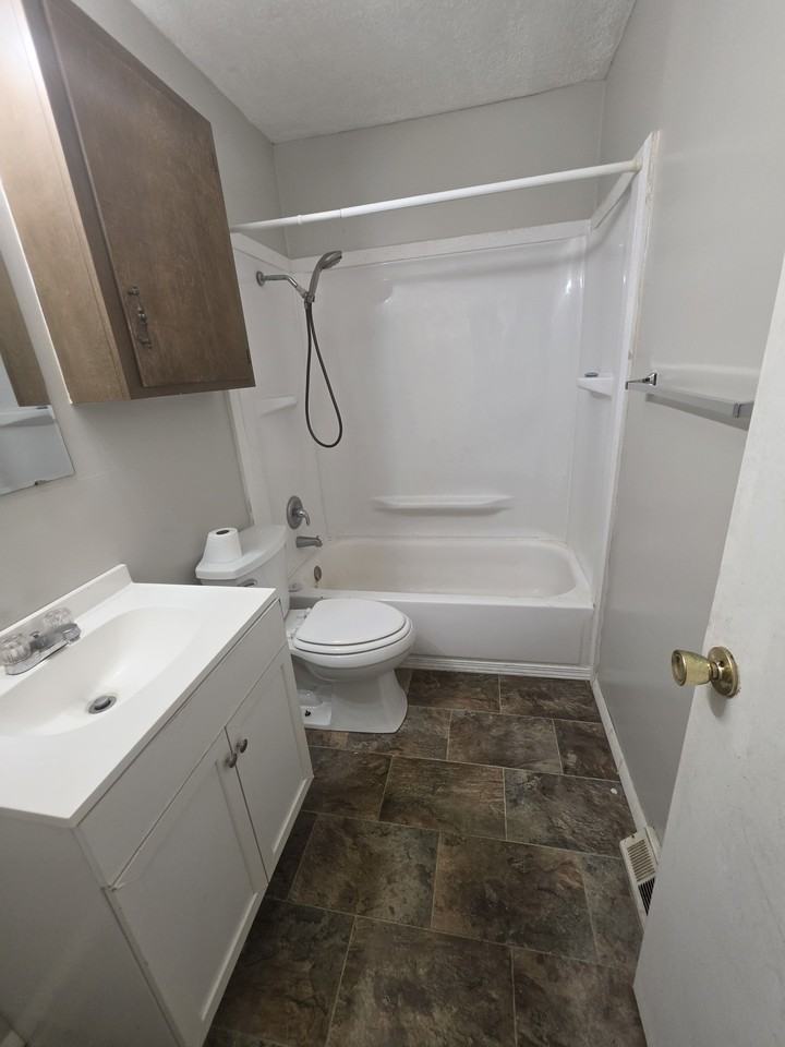 2044 S Barcliff Ave Apt 3 #3 - Photo 5 of 9
