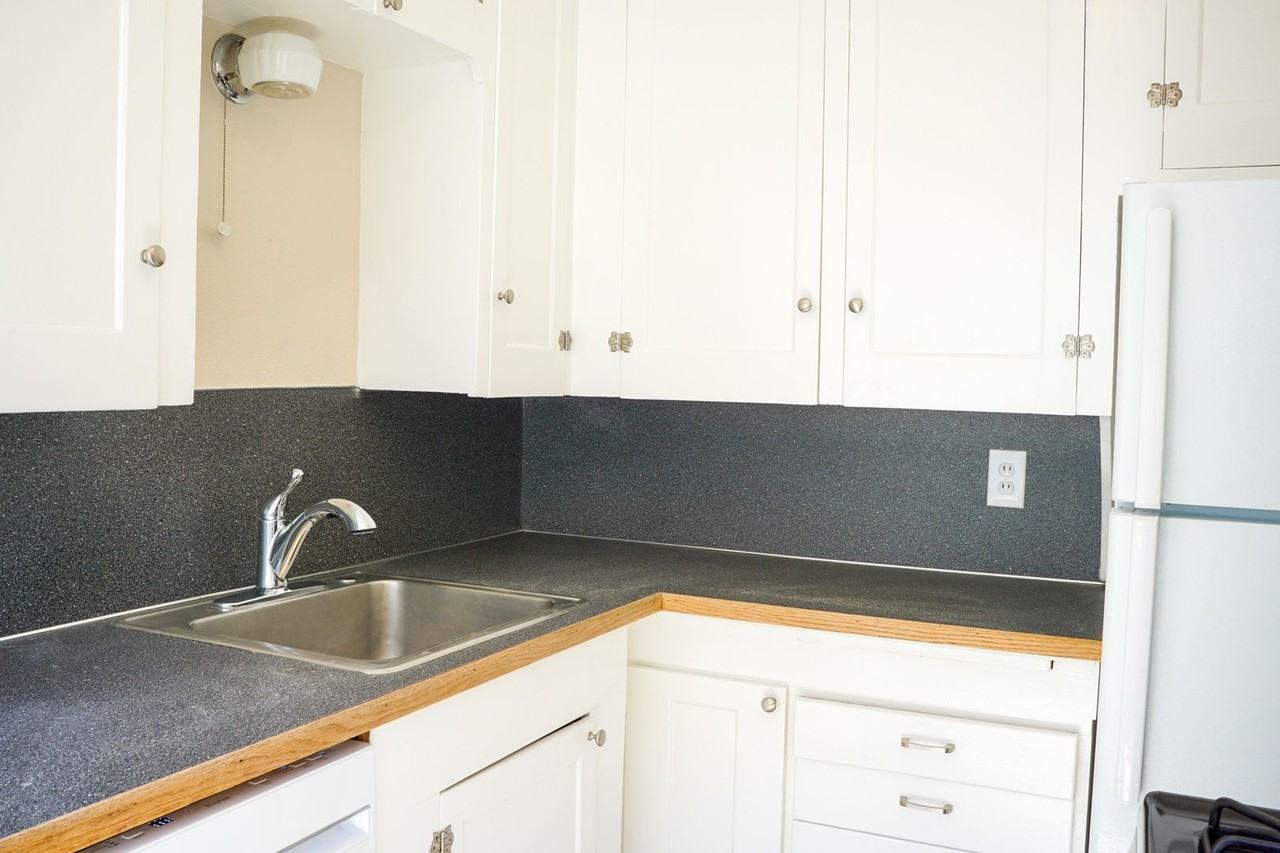 3614 Se Stark St - Photo 5 of 11