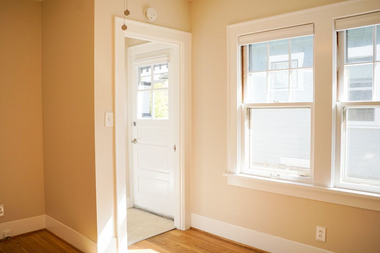 3614 Se Stark St - Photo 6 of 11