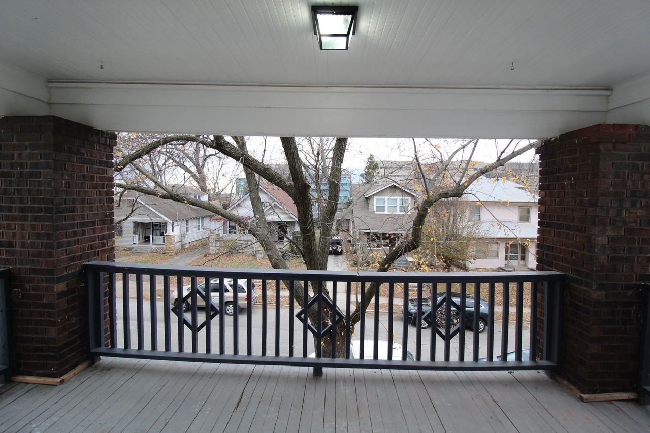 4005 Bell St - Photo 5 of 13