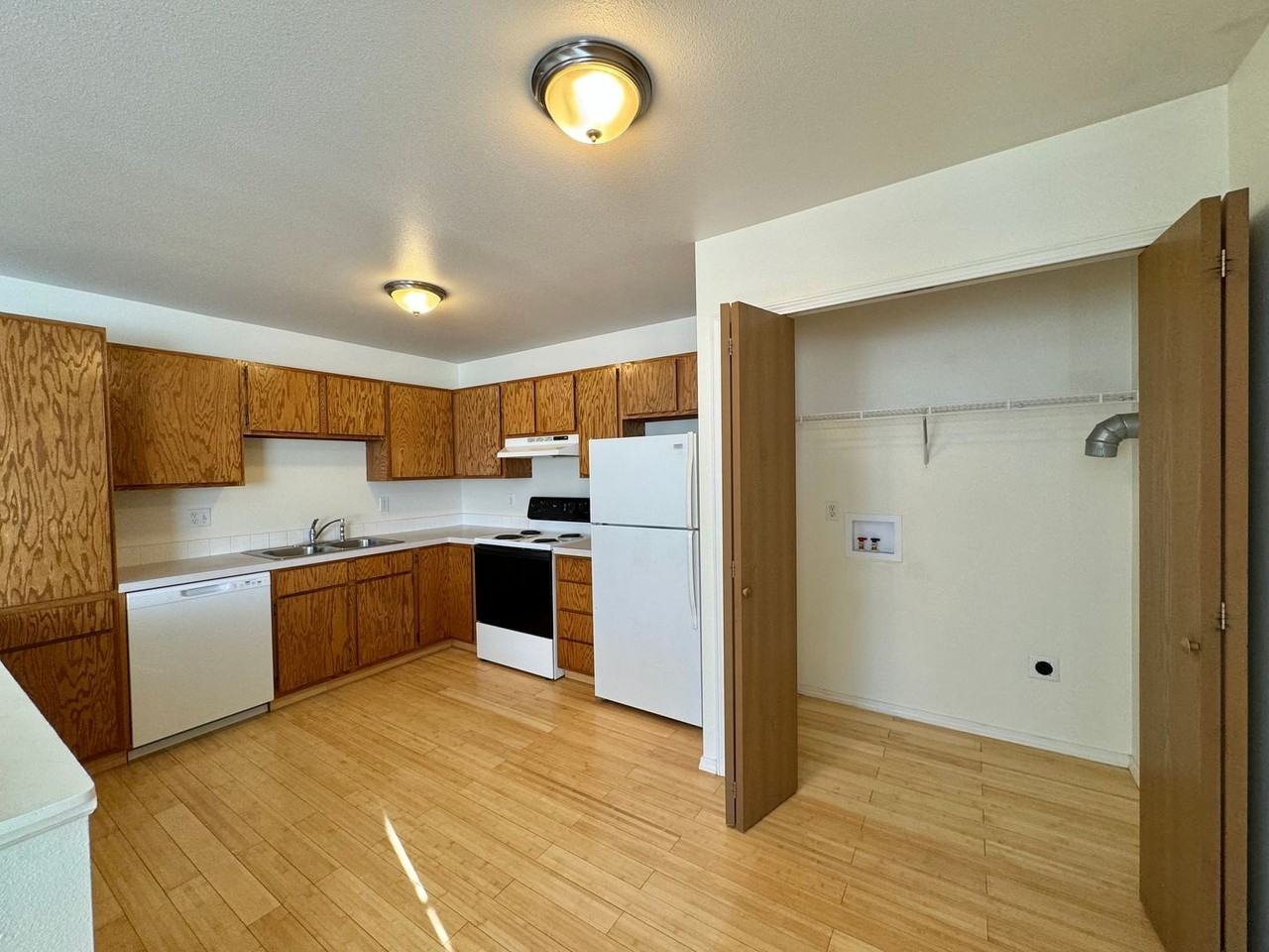 511 Peterson Dr - Photo 3 of 9