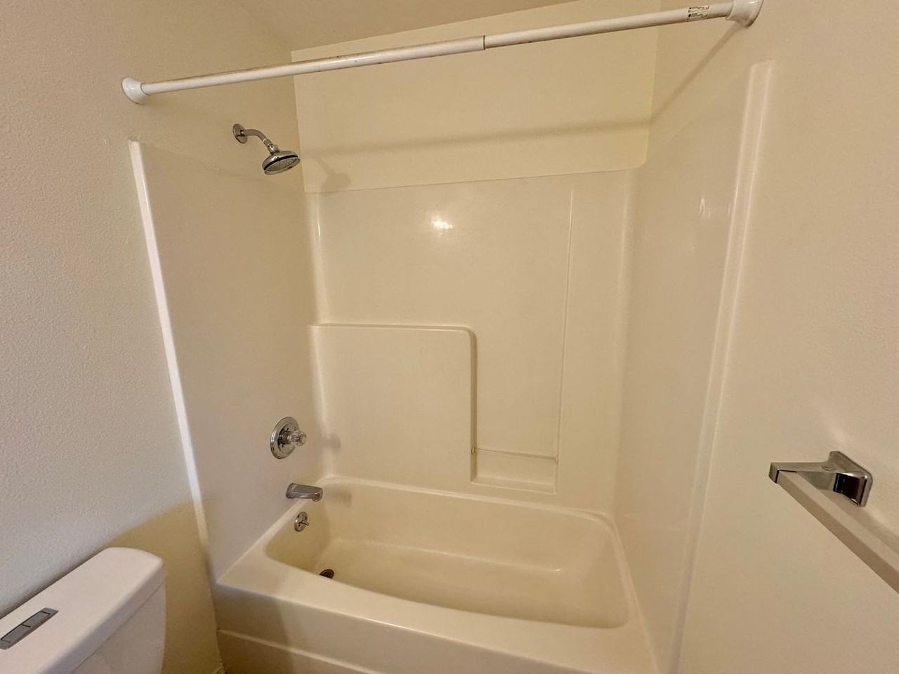 511 Peterson Dr - Photo 7 of 9