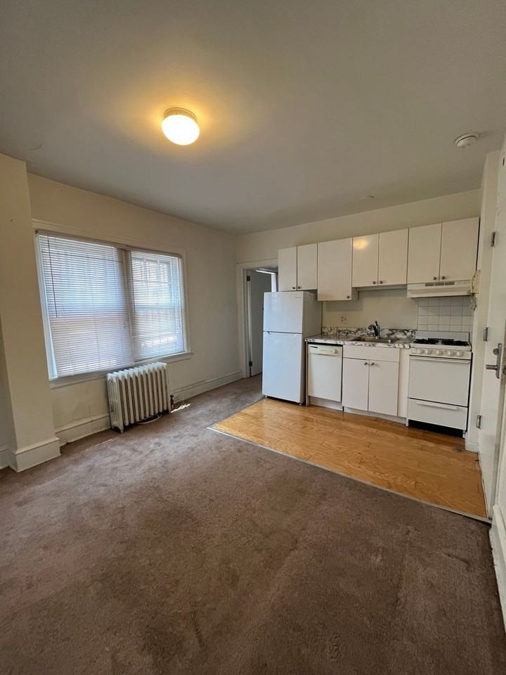 332 S 17th St ## 34 - Photo 2 of 8