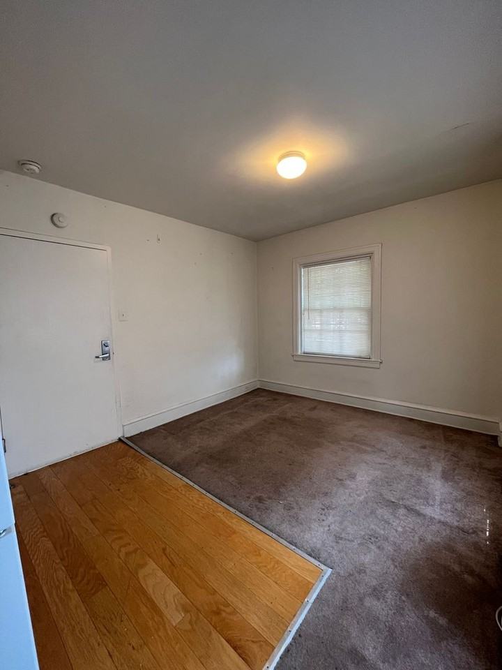 332 S 17th St ## 34 - Photo 4 of 8