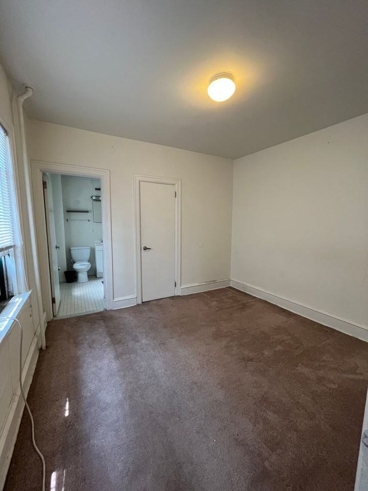 332 S 17th St ## 34 - Photo 5 of 8