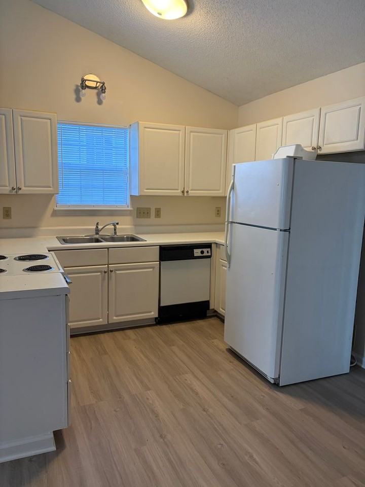 4013 Old Coach Rd - Photo 6 of 25