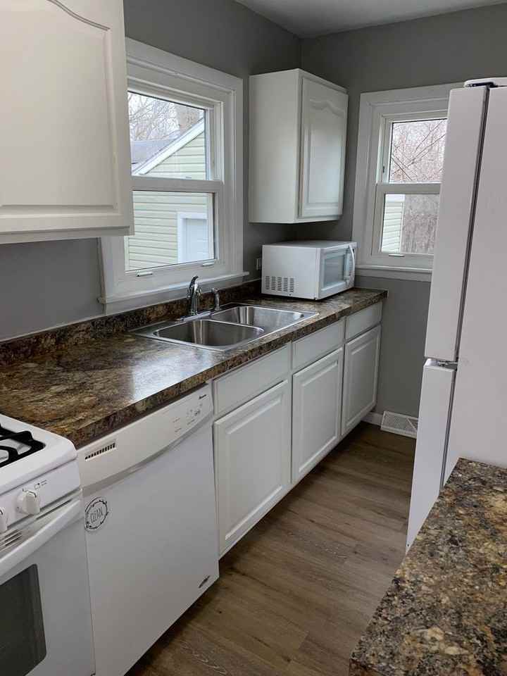 2841 N Pine St - Photo 3 of 6