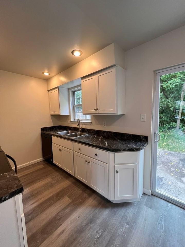 422 Old Forge Dr - Photo 6 of 22