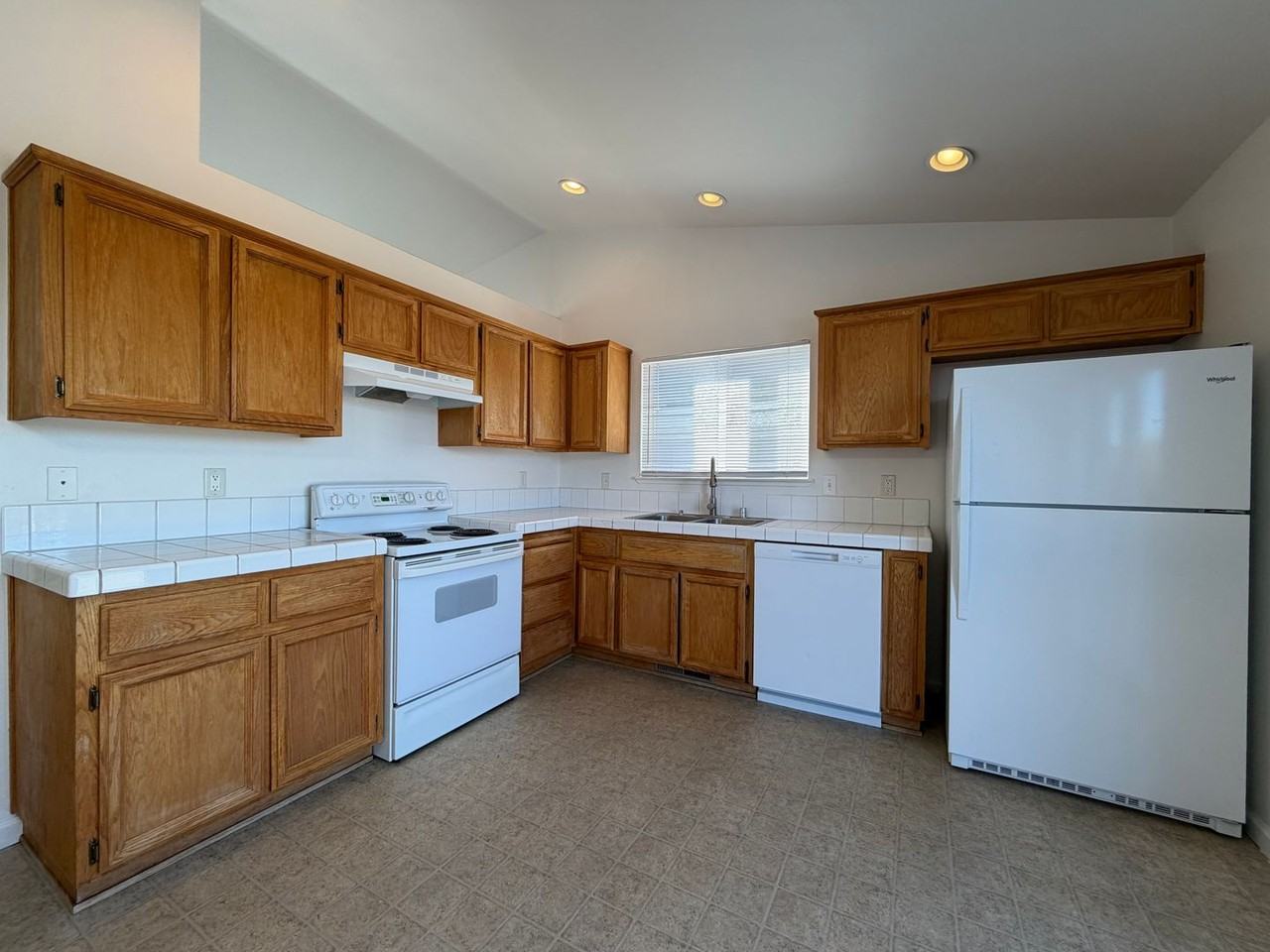 963 Short Cut Ln - Photo 5 of 28