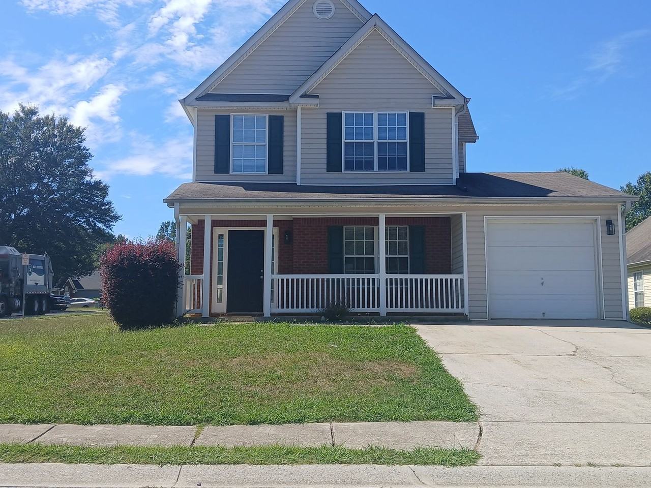 7900 Four Oaks Ct - Photo 3 of 27