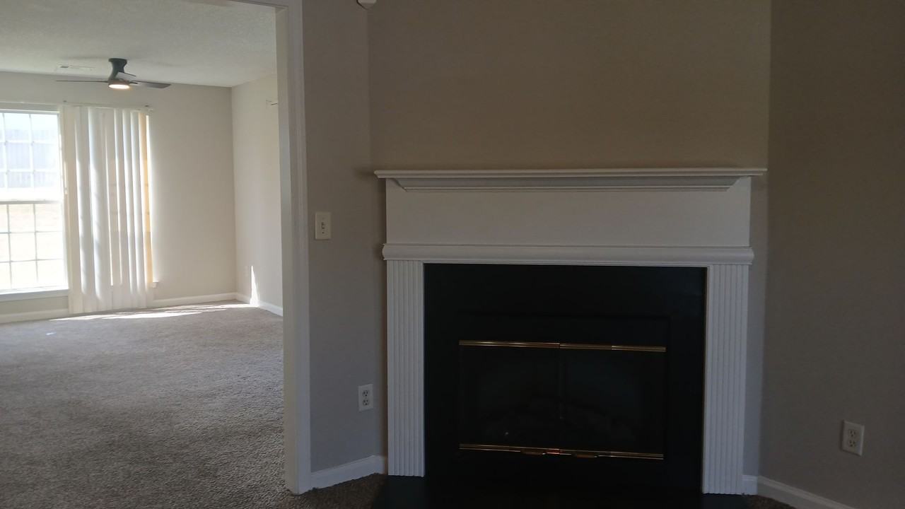 7900 Four Oaks Ct - Photo 5 of 27