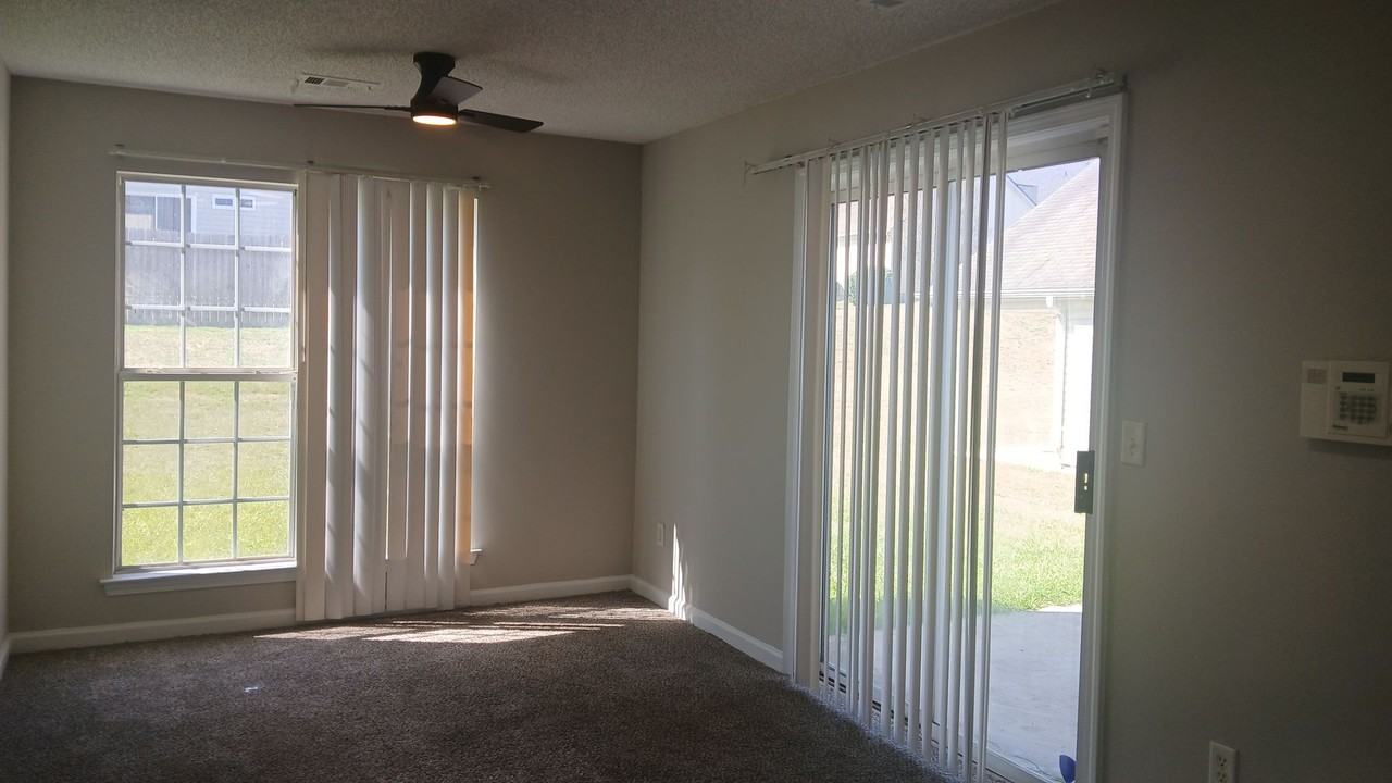 7900 Four Oaks Ct - Photo 7 of 27