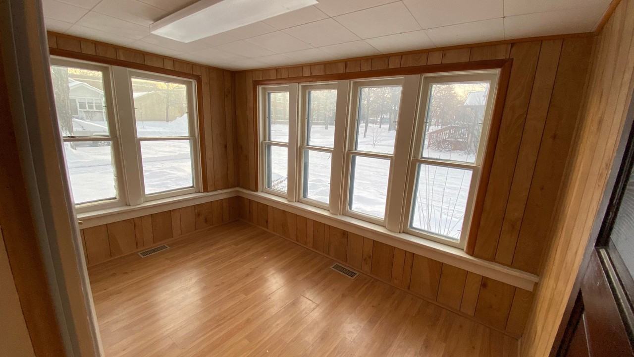 1204 Cottonwood St - Photo 5 of 17