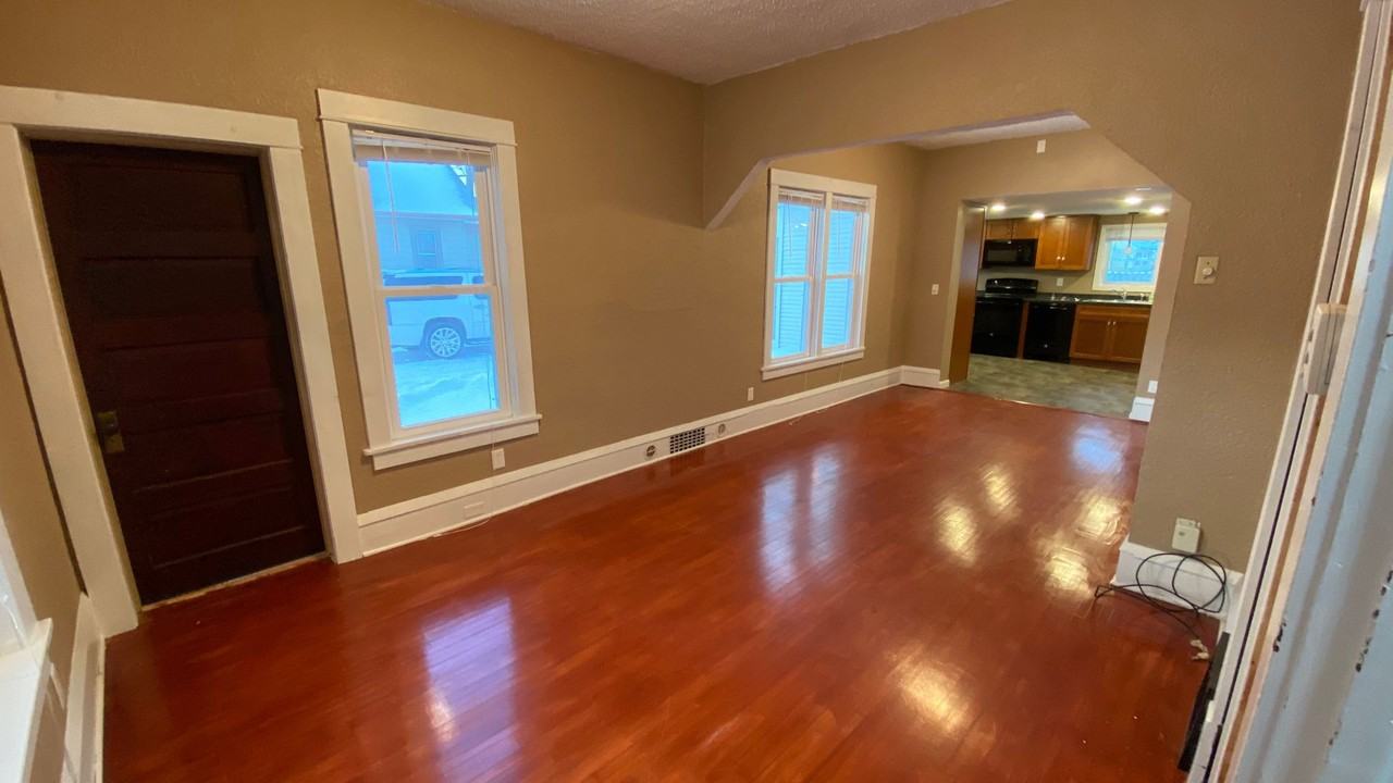 1204 Cottonwood St - Photo 6 of 17