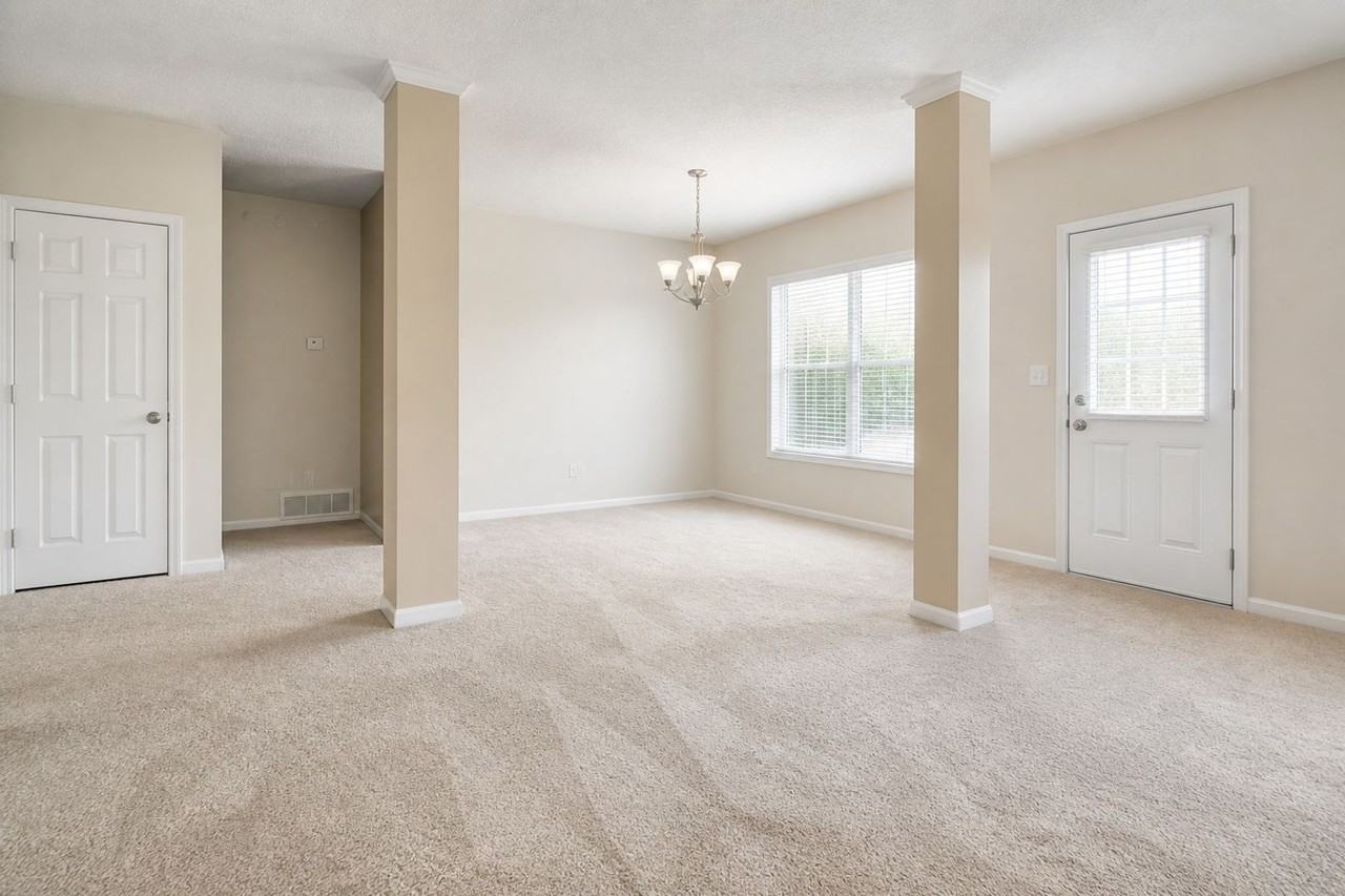 11408 S Grove Dr - Photo 2 of 18