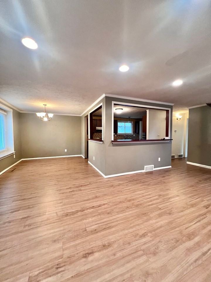 3200 Kittery Ct - Photo 4 of 17