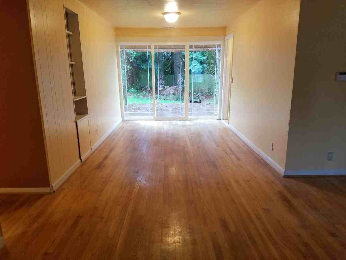 335 Ne 162nd St - Photo 3 of 11