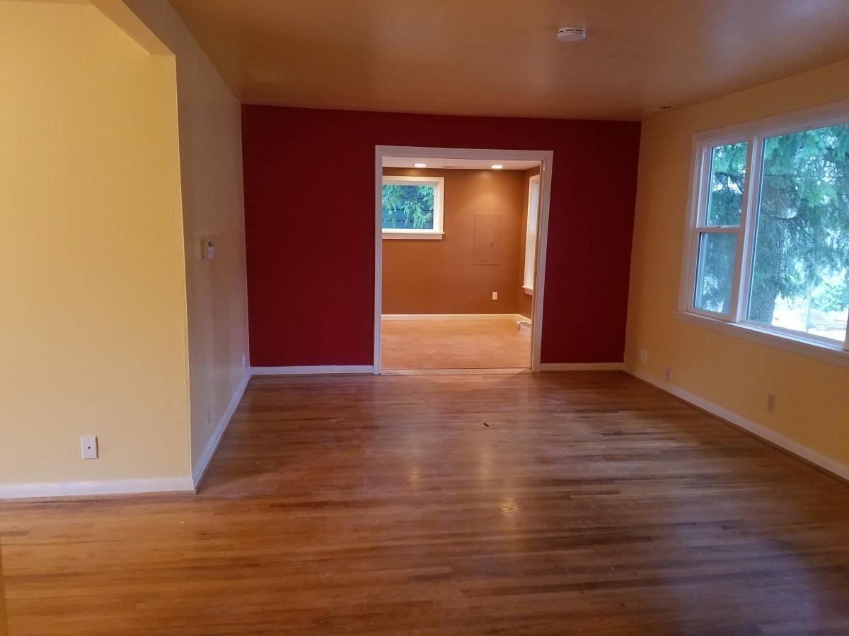335 Ne 162nd St - Photo 4 of 11