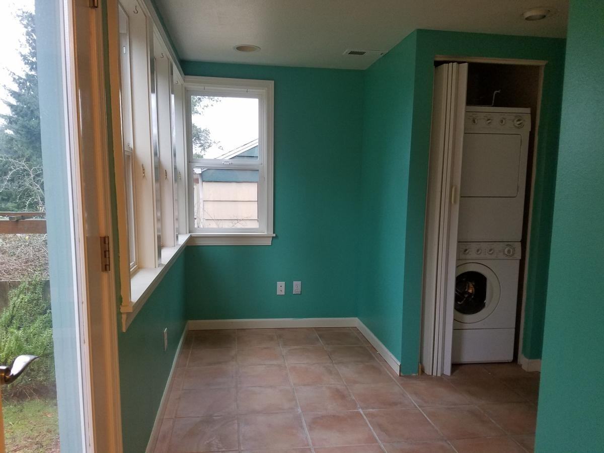 335 Ne 162nd St - Photo 6 of 11