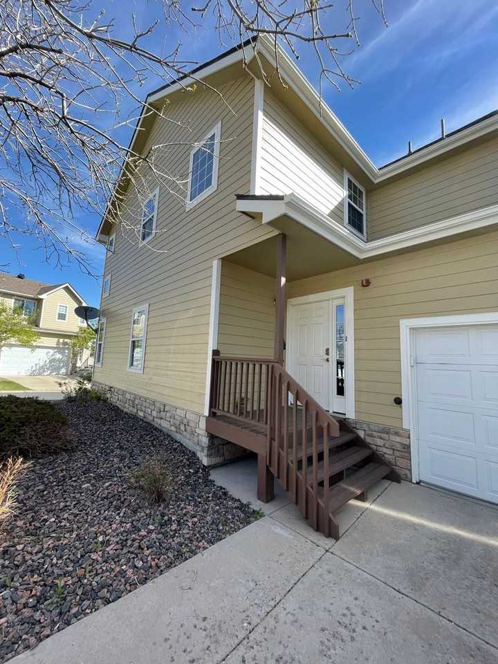201 Rockview Dr - Photo 2 of 29