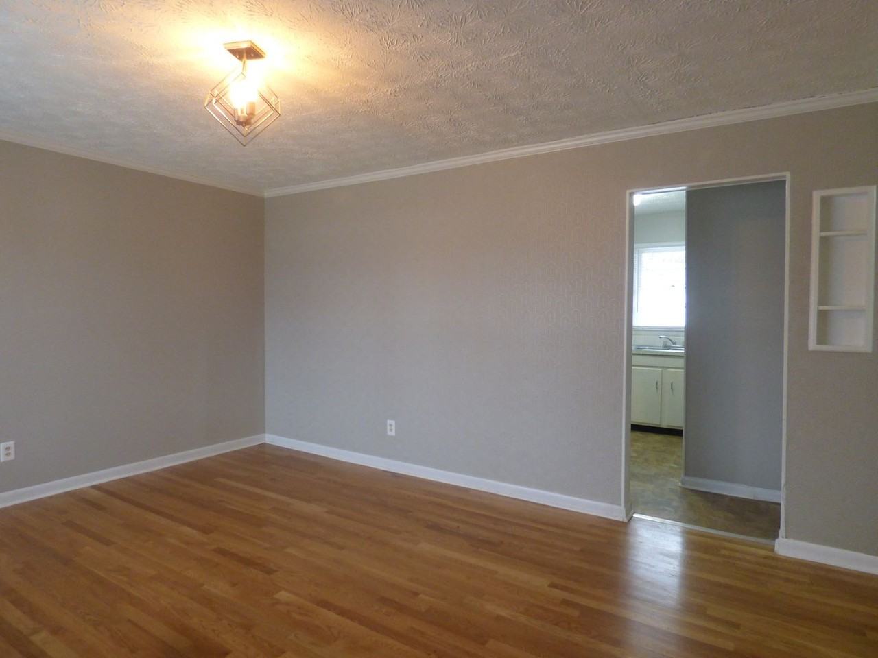 2457 Mirahill Dr - Photo 4 of 24