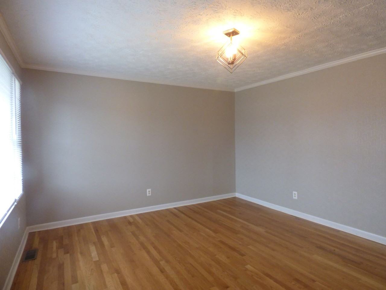 2457 Mirahill Dr - Photo 5 of 24