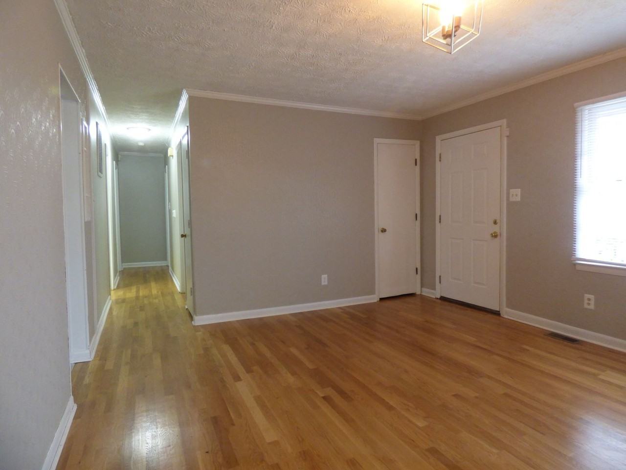 2457 Mirahill Dr - Photo 6 of 24
