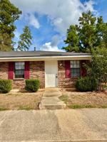 featured image of 916 Fisher Ln