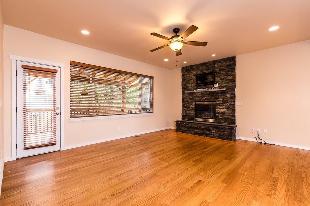 1280 211th Ave Ne - Photo 5 of 23