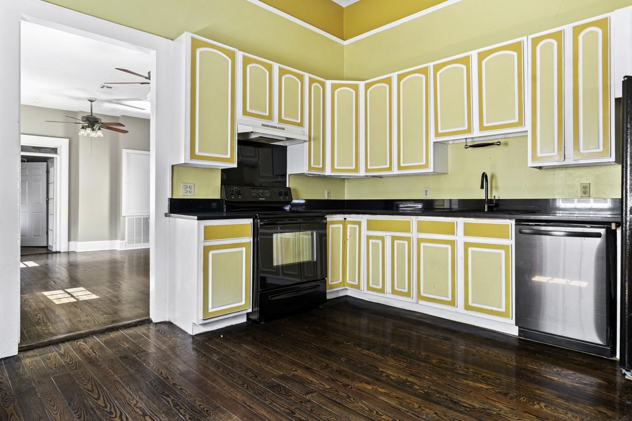 906 Marigny St #1 - Photo 3 of 13